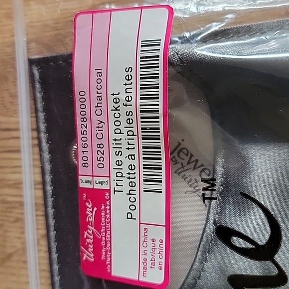 Thirty-One Triple Slit Pocket - Picture 4 of 4